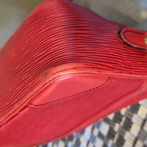 LV Trocadero Camera Bag, Castilian Red Epi Leather - Picture 12 of 17